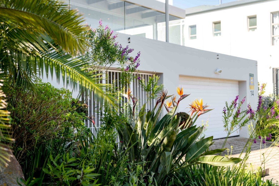 5 Bedroom Property for Sale in Signal Hill Western Cape